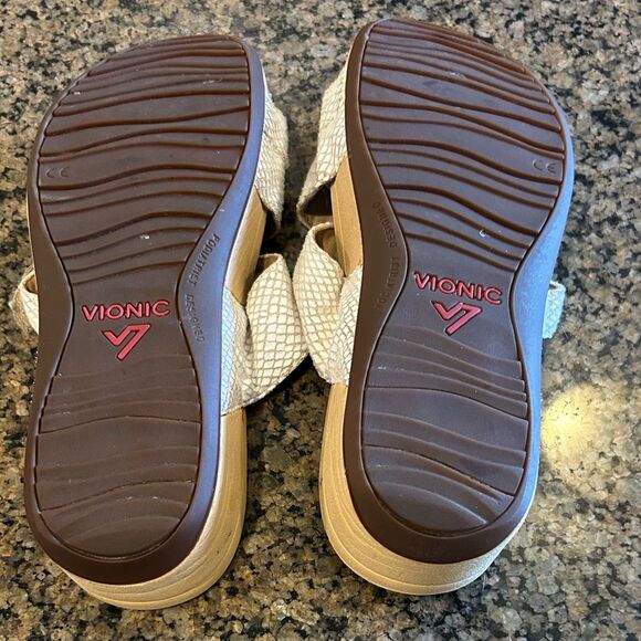 Vionic Strappy Sandals Size 7 - Picture 4 of 5
